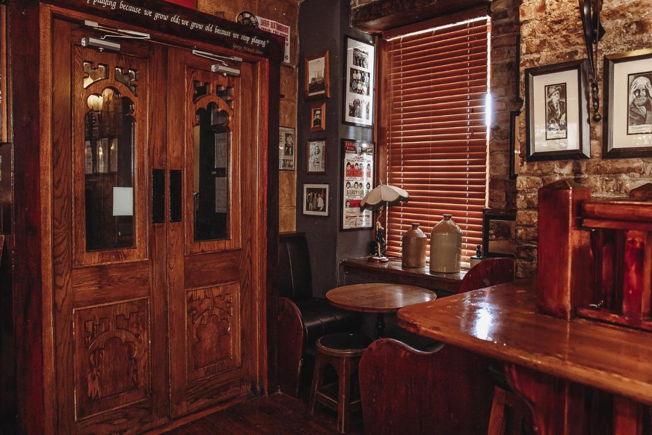Muskerry Arms Bar And B&B ブラーニー エクステリア 写真