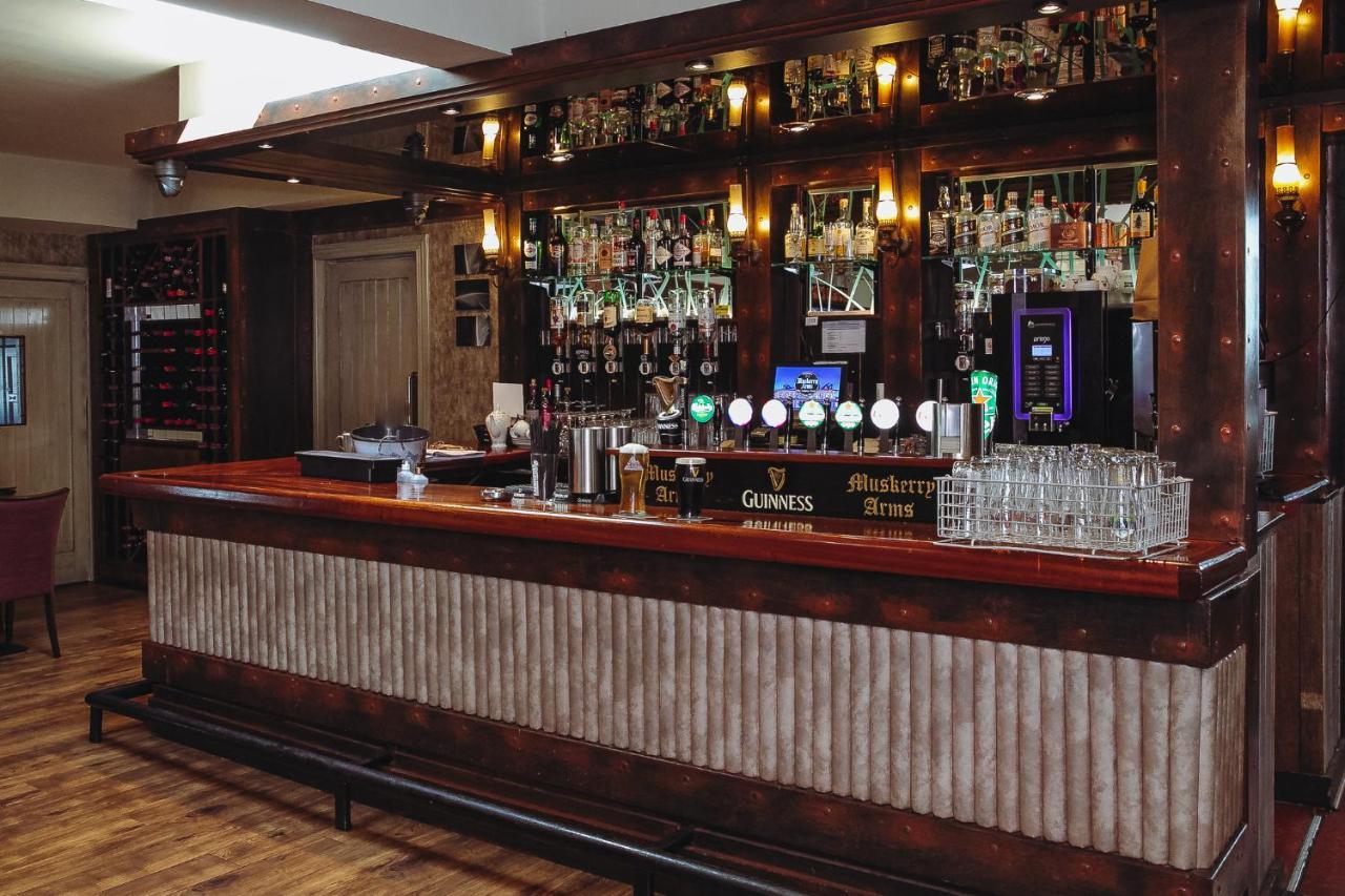 Muskerry Arms Bar And B&B ブラーニー エクステリア 写真