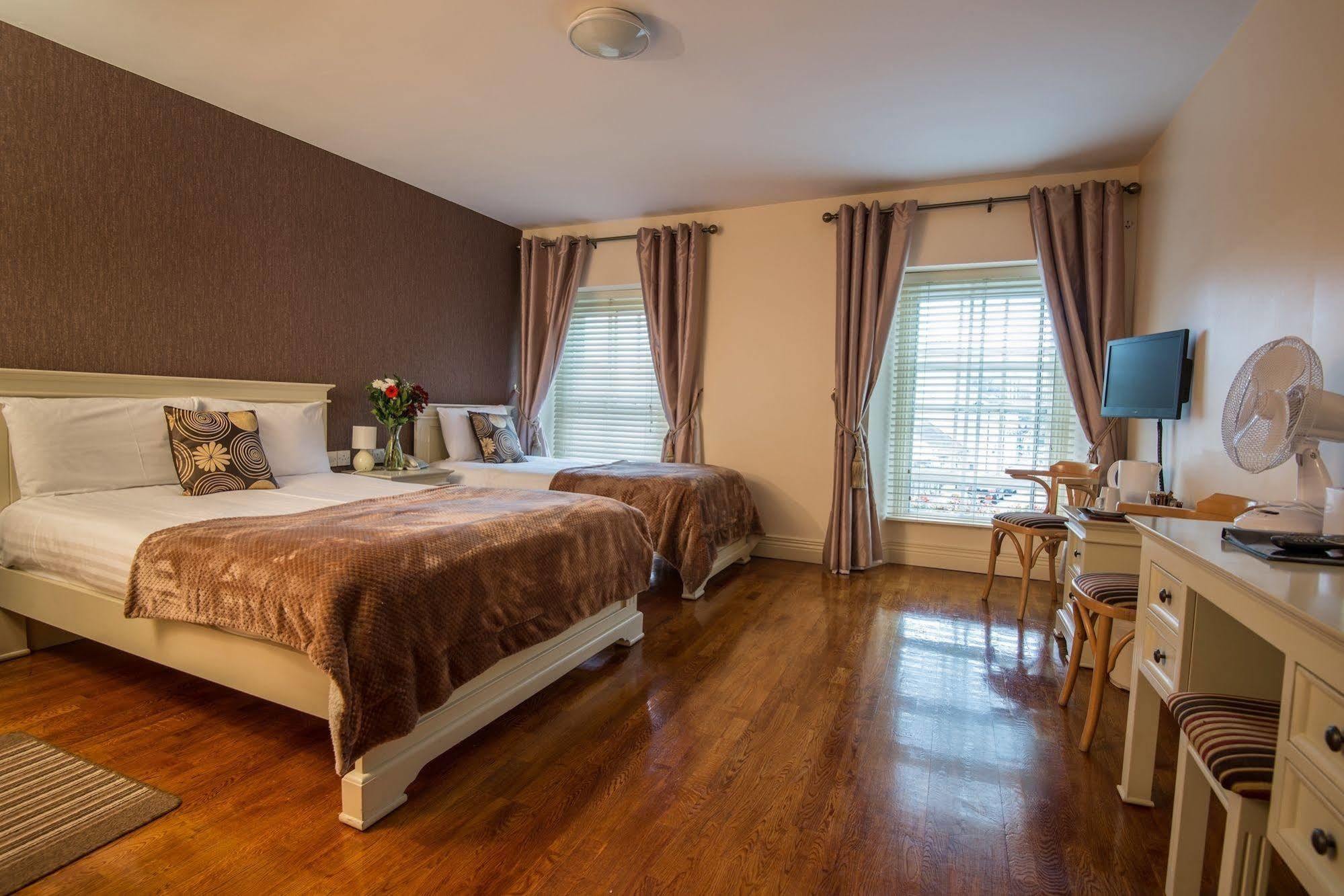 Muskerry Arms Bar And B&B ブラーニー エクステリア 写真