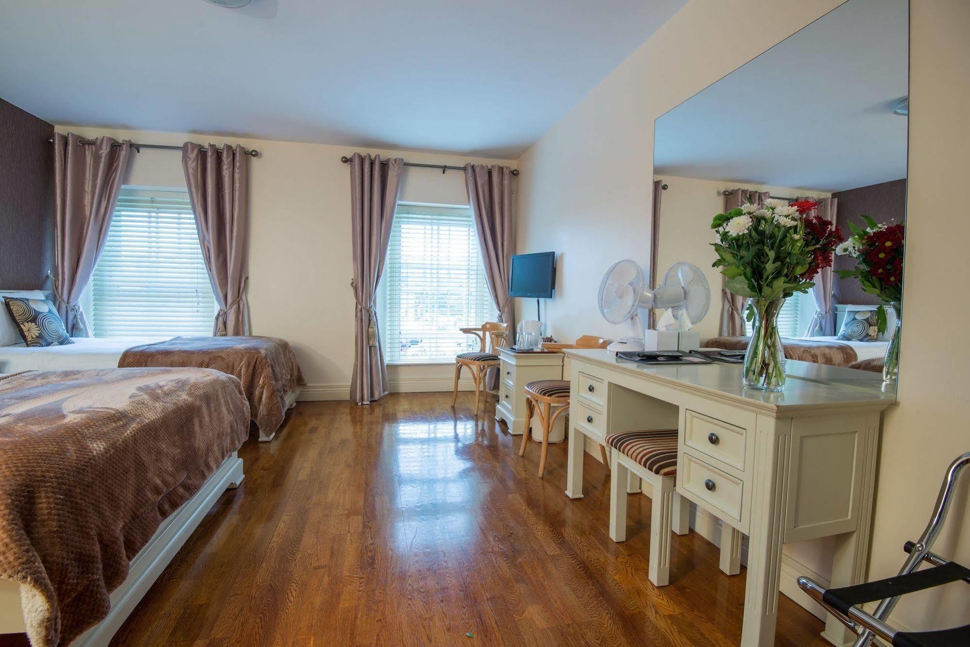 Muskerry Arms Bar And B&B ブラーニー エクステリア 写真